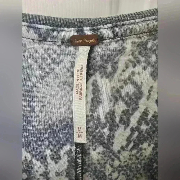 FREE PEOPLE Snake Skin Top Size M - Picture 3 of 3
